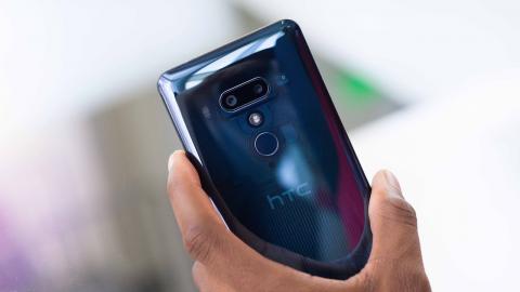 HTC U12+ Review: A Phone With No Buttons!