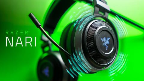 This Headset VIBRATES!  Razer Nari Ultimate Gaming Headset