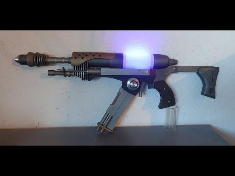 Modern but retro LaserAR raygun rifle (something like that)