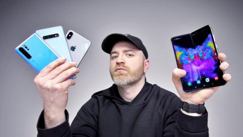 Samsung Galaxy Fold vs Flagship Smartphones