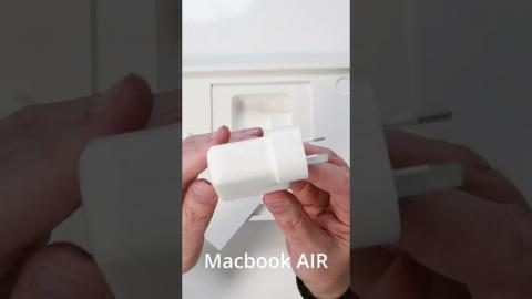 Unboxing the new M2 MacBook Air