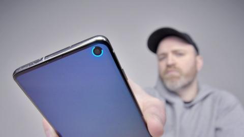 Galaxy S10 Hole-Punch Special Functionality
