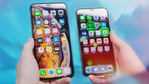 Unboxing the iPhone XS Max