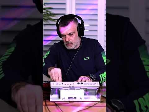 Live Analogue Synth Jam with the Korg Minilogue and Roland TR09