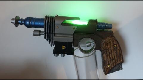 Cute little Raygun with a nice light effect