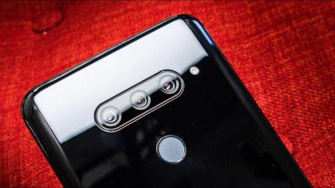 The LG V40 Has Five Cameras ????