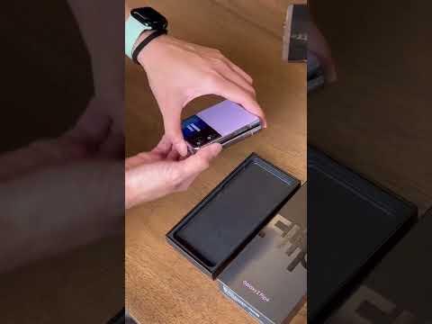 Unboxing Samsung Galaxy Z Flip 4 #shorts