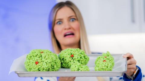 Holiday Baking! Grinch Rice Krispie Treats