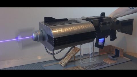 LEGENDARY FORNITE WEAPON becomes reality: Burning laser ZAPOTRON