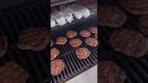 Grilled Hamburgers | Char-Broil®