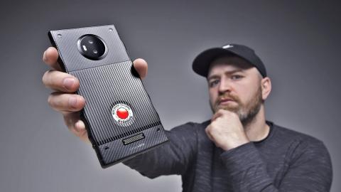 The Red Hydrogen One Holographic Smartphone