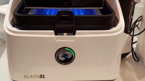 UNIZ SLASH OL 3D printing demo at CES 2018