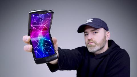 Motorola Razr 2019 Unboxing - Whoa.