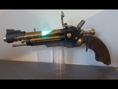 Custom steampunk raygun, sleek as funk!